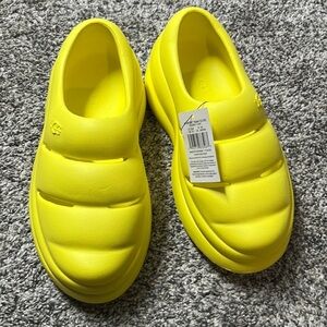 NWOT UGG CLOG Yellow Slip-On Shoes sz 8 Eur 39